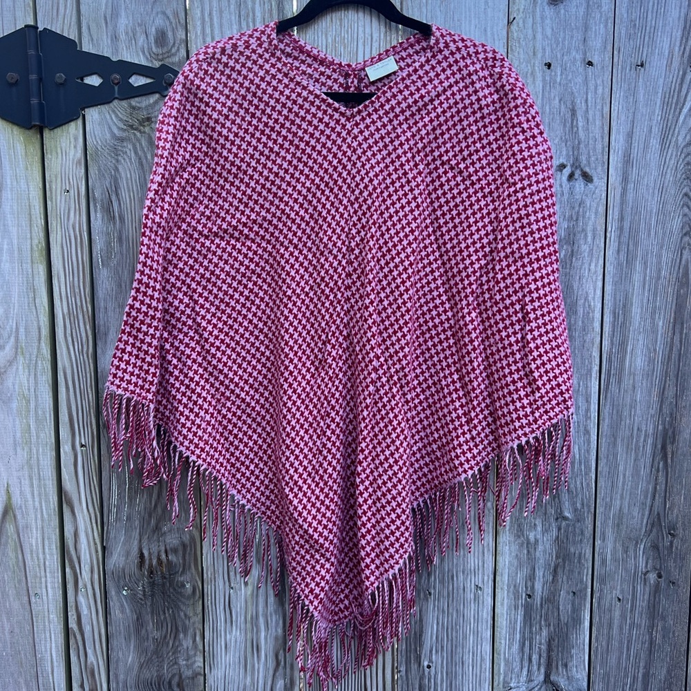 LORD AND TAYLOR Houndstooth Pink and Red Lightweight Fringe Poncho One Size - Picture 1 of 10
